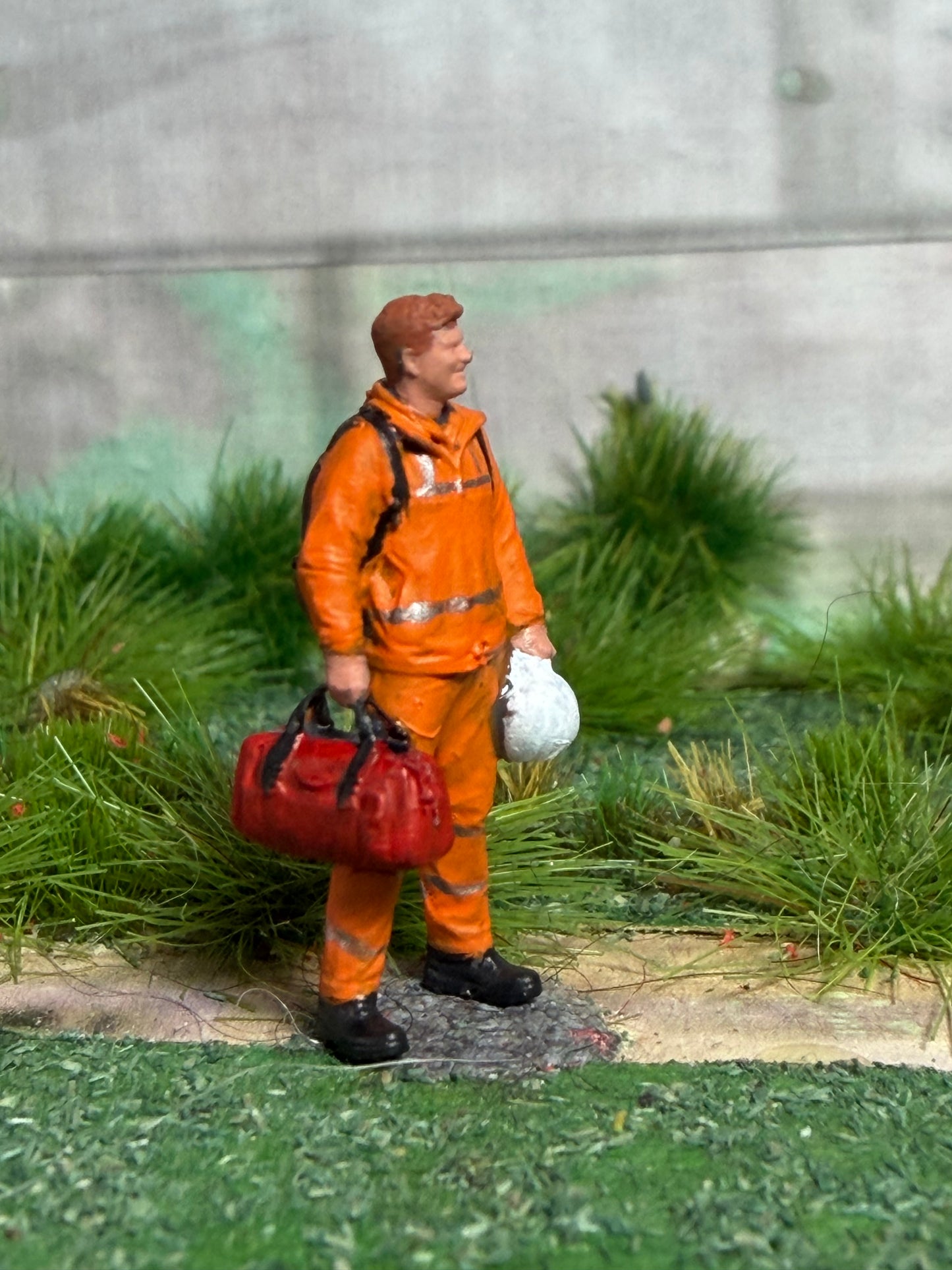 OO GAUGE 1/76 Scale Worker With Back Pack /bag Detailed Train Set Model Railway