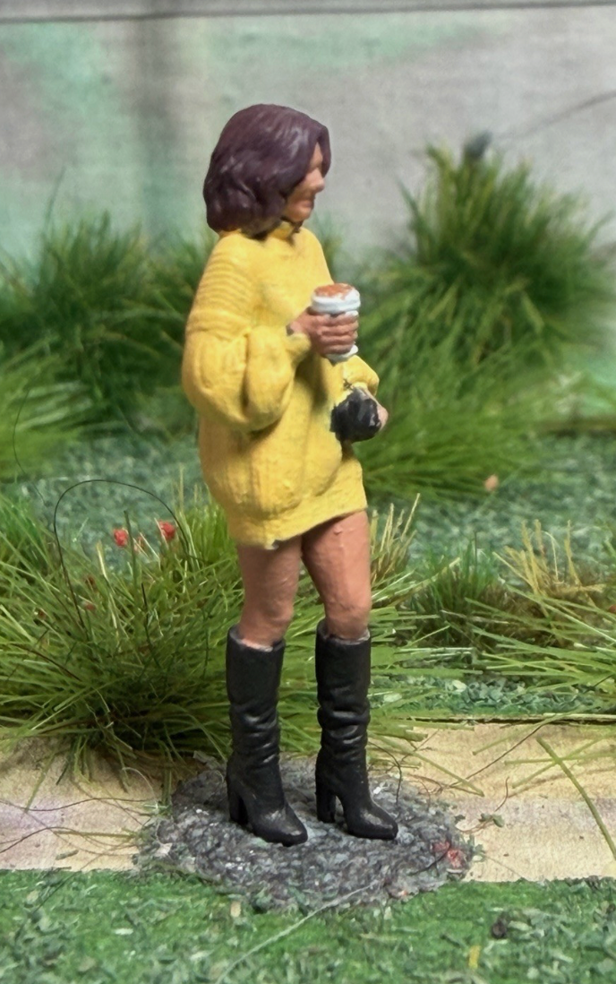 OO GAUGE 1/76 Scale Female With Her Coffee Cup Detailed Train Set Model Railway