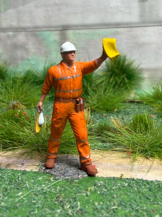 OO GAUGE 1/76 Scale Detailed Train Set Track Worker Cleaning Model Railway
