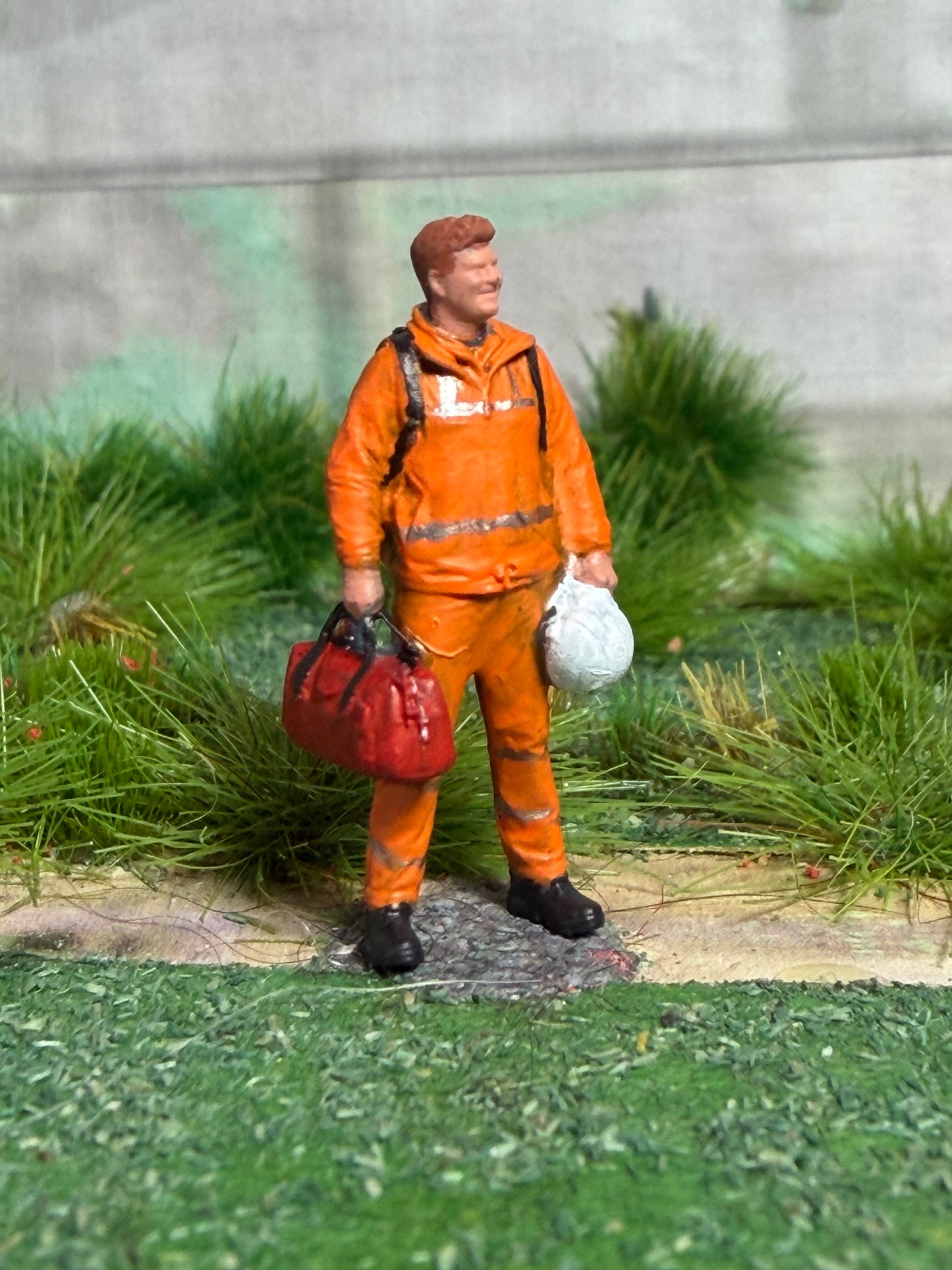 OO GAUGE 1/76 Scale Worker With Back Pack /bag Detailed Train Set Model Railway