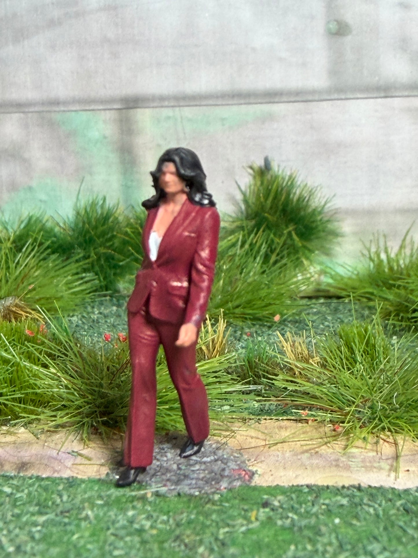 OO GAUGE figures Detailed Railway Figure business Woman Taking A Walk 1/76 Scale