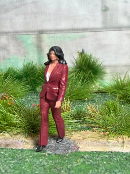 OO GAUGE figures Detailed Railway Figure business Woman Taking A Walk 1/76 Scale