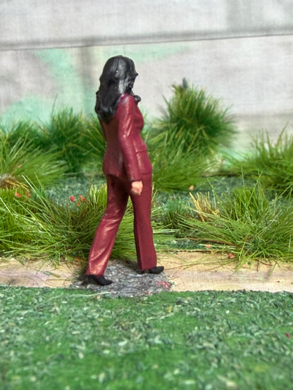 OO GAUGE figures Detailed Railway Figure business Woman Taking A Walk 1/76 Scale
