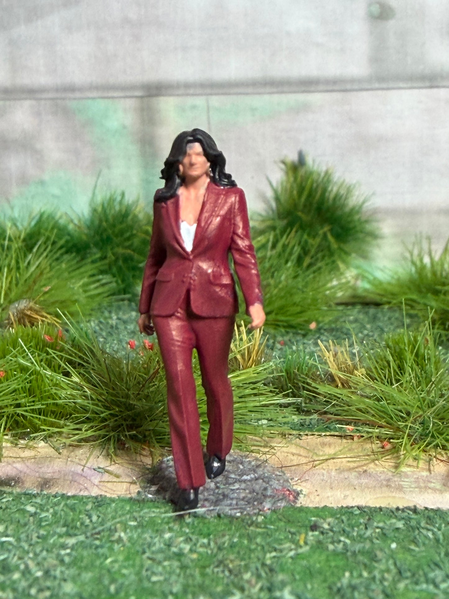 OO GAUGE figures Detailed Railway Figure business Woman Taking A Walk 1/76 Scale