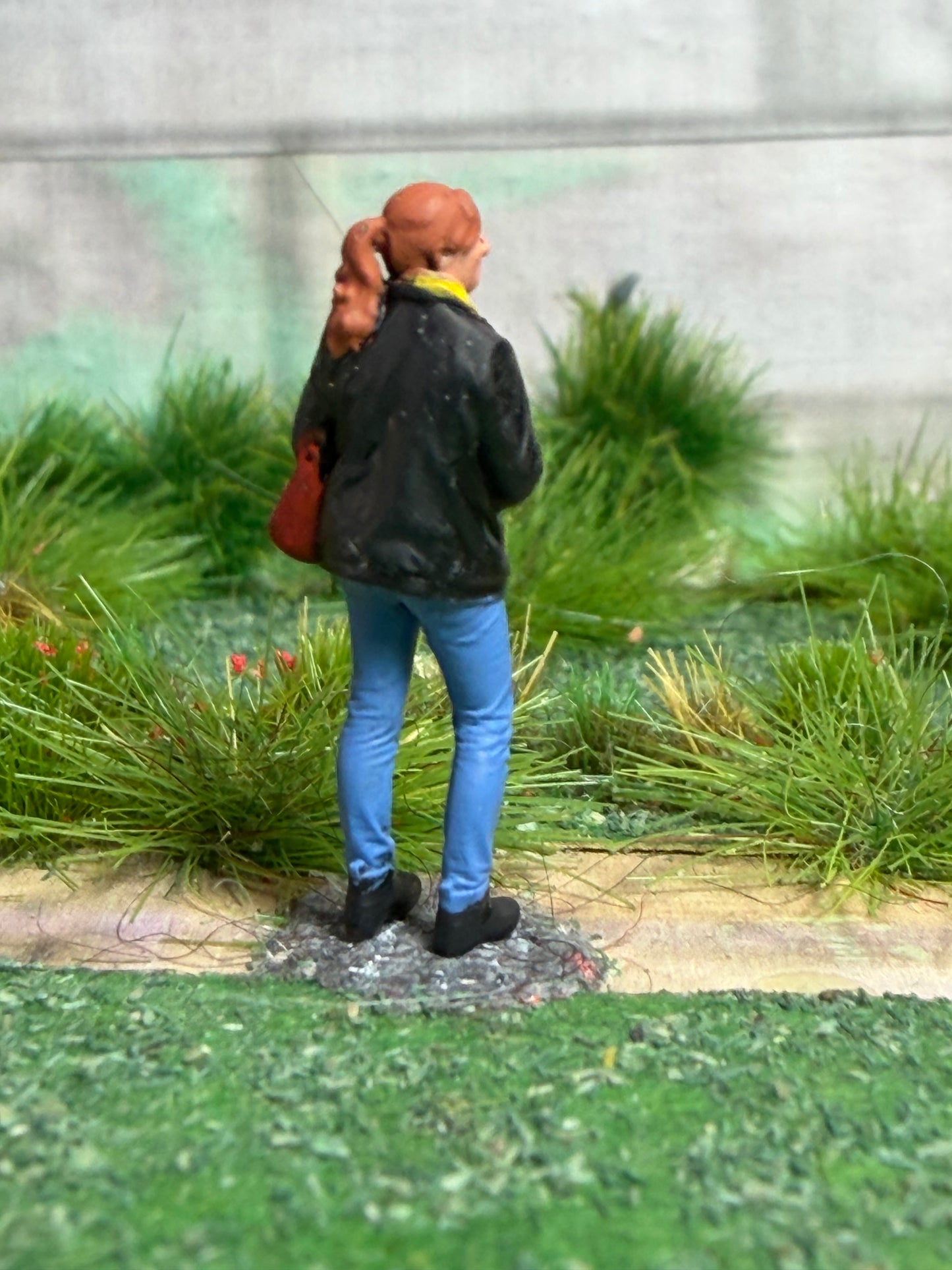 Oo Gauge 1/76 Scale Female  Railway Figure With Hand Bag