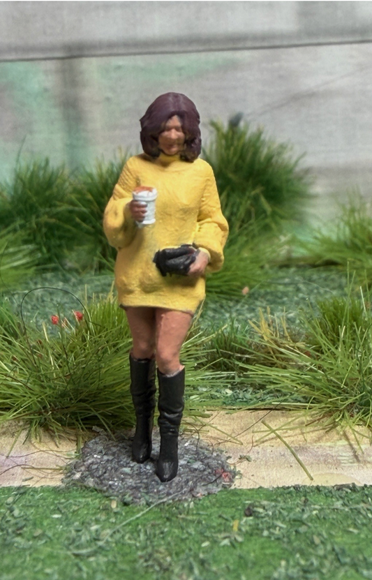 OO GAUGE 1/76 Scale Female With Her Coffee Cup Detailed Train Set Model Railway