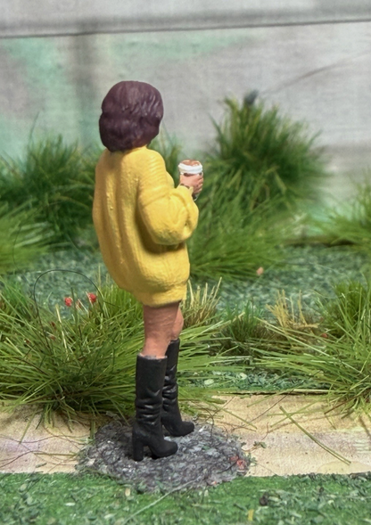 OO GAUGE 1/76 Scale Female With Her Coffee Cup Detailed Train Set Model Railway