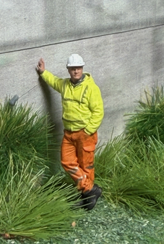 OO GAUGE 1/76 Scale Worker Standing Leaning Detailed Train Set Model Railway