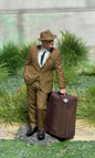 OO GAUGE 1/76 SCALE MAN IN SUIT With Suitcase Model Railway Figure HAND PAINTED