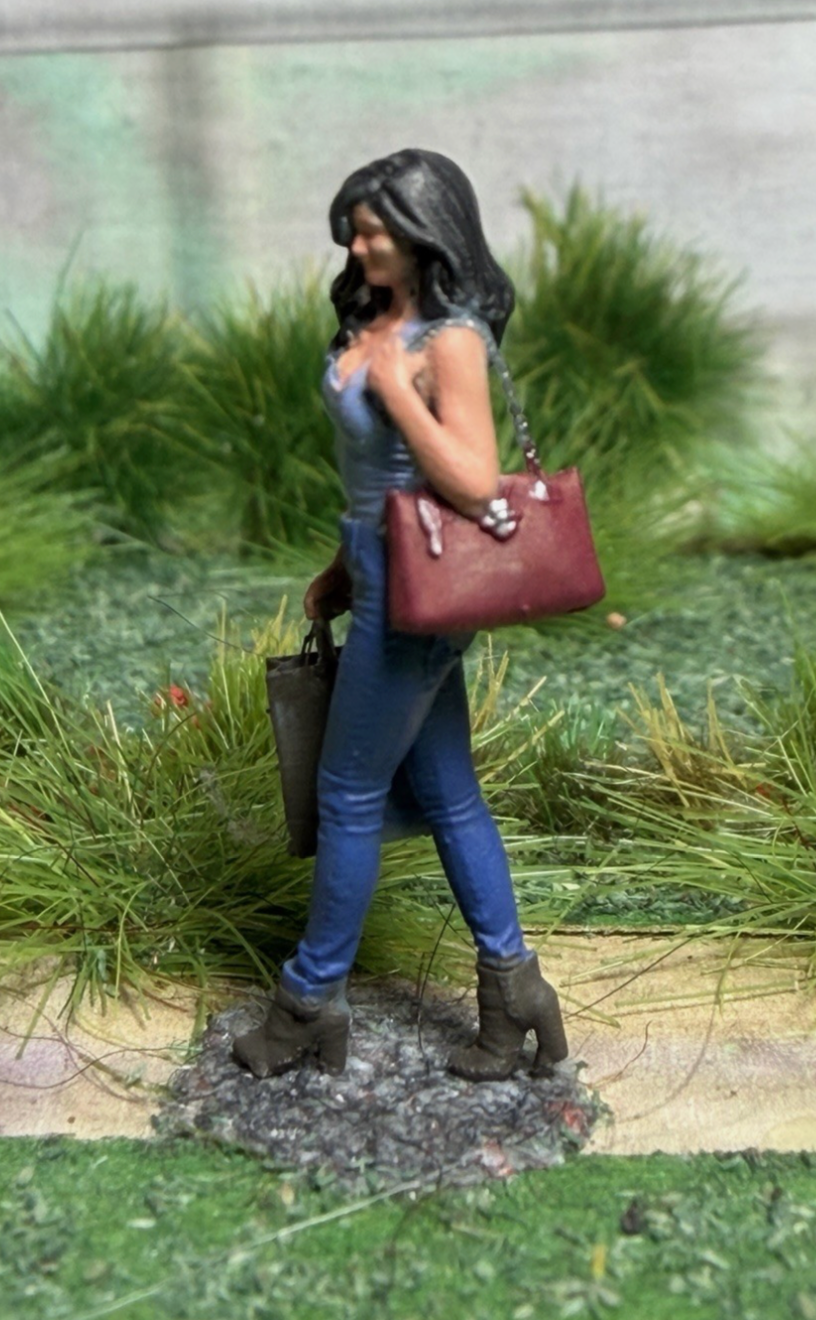 OO GAUGE 1/76 Scale Woman With Shopping Detailed Train Set Model Railway