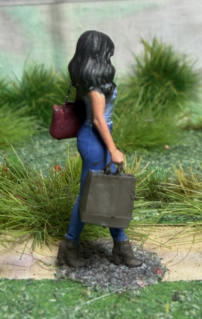 OO GAUGE 1/76 Scale Woman With Shopping Detailed Train Set Model Railway