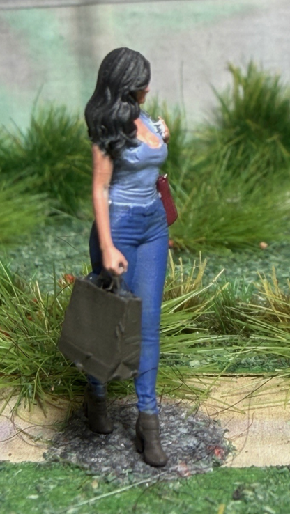 OO GAUGE 1/76 Scale Woman With Shopping Detailed Train Set Model Railway