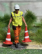 OO Gauge 1/76 Scale Figure Worker Carrying Traffic Cones Model Railway Figures