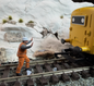 OO Gauge 1/76 Scale Figures Railway engineer Worker Stopping Or Pushing