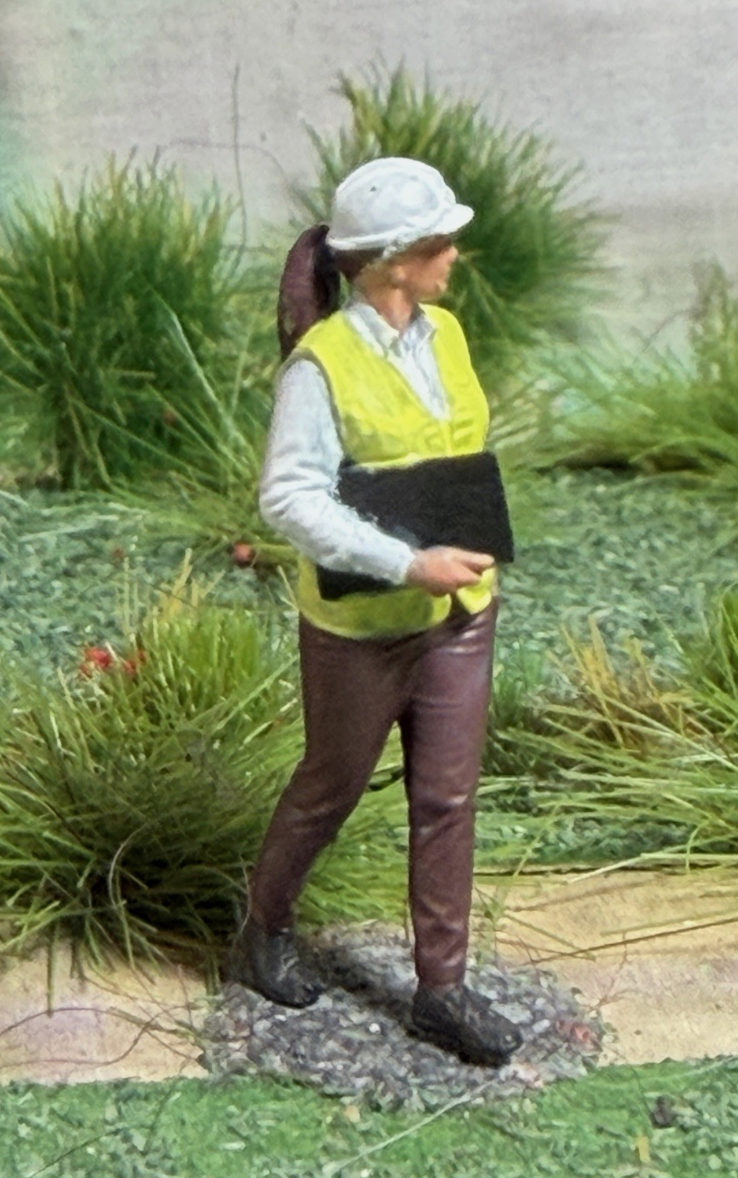 OO GAUGE 1/76 Scale Woman Supervisor And Board Detailed Train Set Model Railway