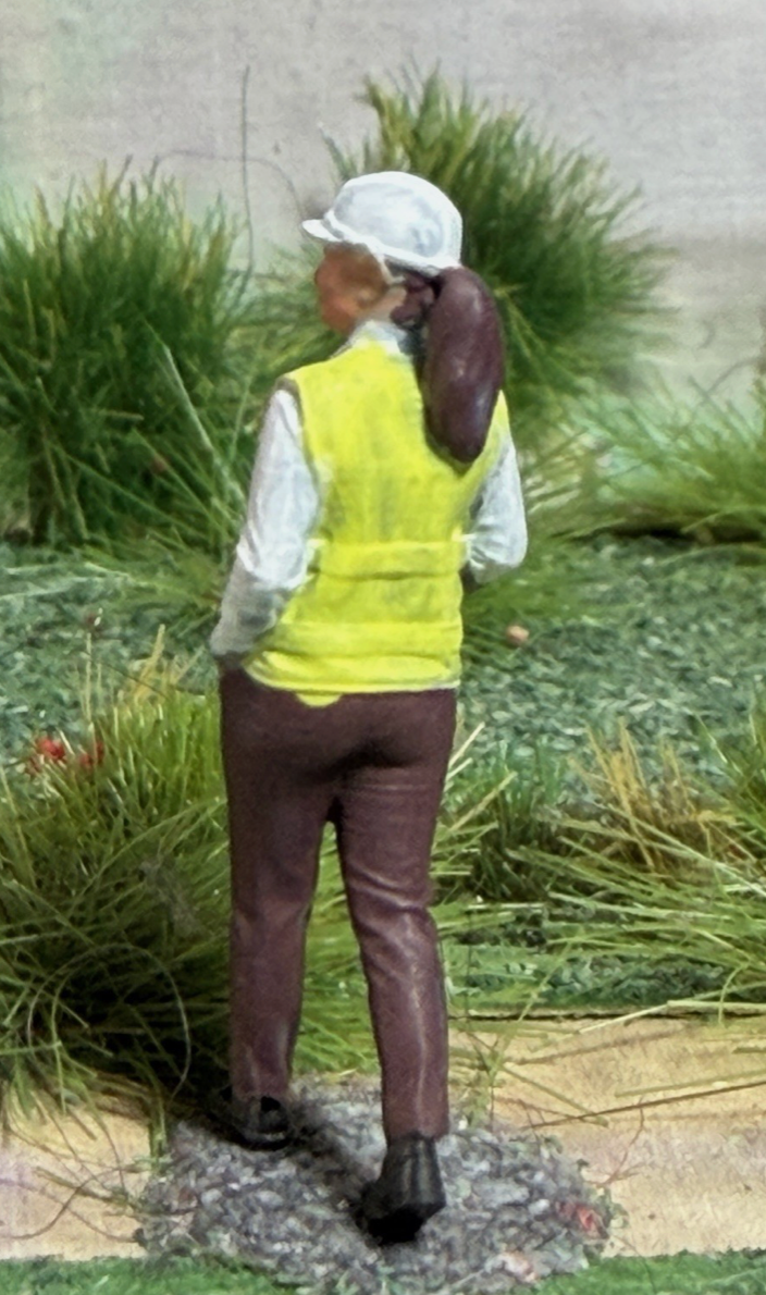 OO GAUGE 1/76 Scale Woman Supervisor And Board Detailed Train Set Model Railway