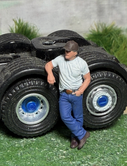 OO GAUGE 1/76 Scale Man Standing Leaning On Car Truck Etc Detailed Model Railway