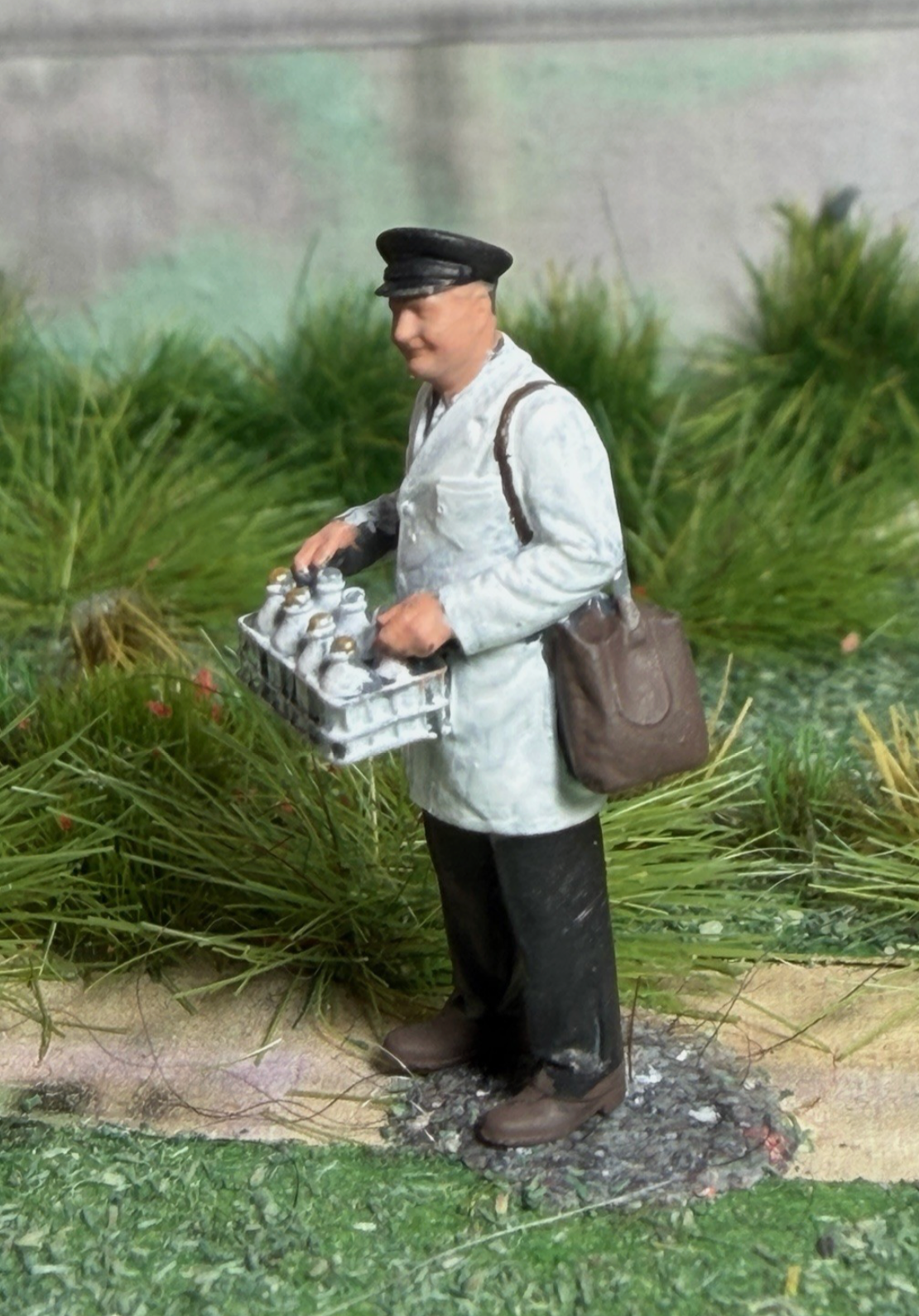 Model RAILWAY FIGURES OO GAUGE 1/76 Scale 1940-1960 Era Milkman Detailed