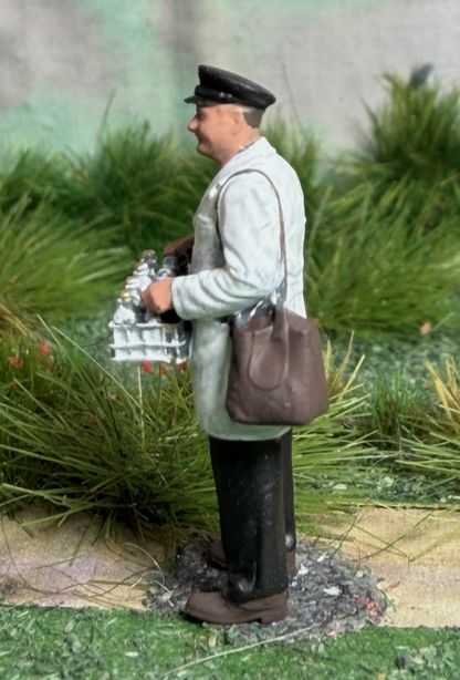 Model RAILWAY FIGURES OO GAUGE 1/76 Scale 1940-1960 Era Milkman Detailed