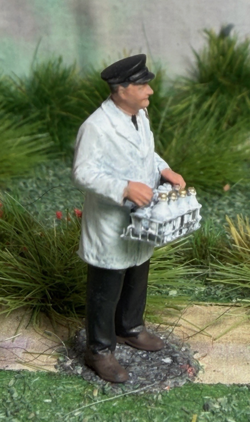 Model RAILWAY FIGURES OO GAUGE 1/76 Scale 1940-1960 Era Milkman Detailed