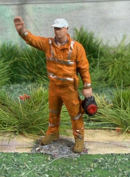 OO GAUGE 1/76 Scale Train Set Track Worker With Signal Light Model Railway