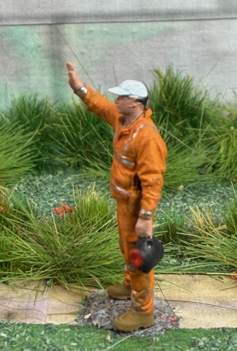 OO GAUGE 1/76 Scale Train Set Track Worker With Signal Light Model Railway