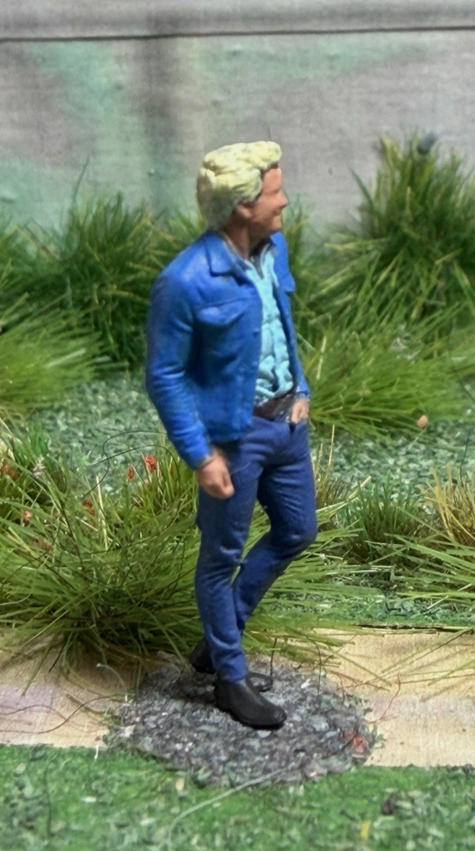 OO GAUGE railway  1/76 Scale Man Standing Waiting Detailed Train Set Model Railway