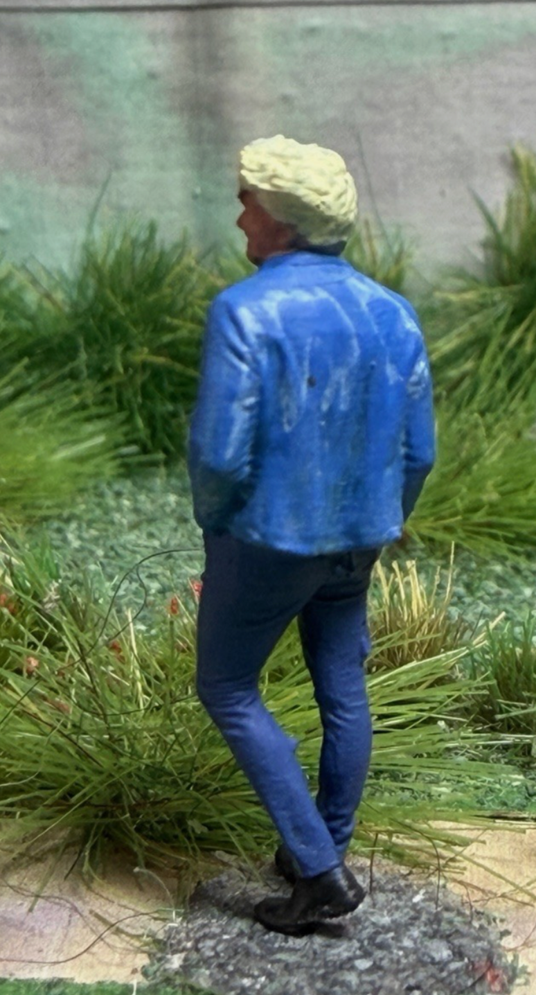 OO GAUGE railway  1/76 Scale Man Standing Waiting Detailed Train Set Model Railway