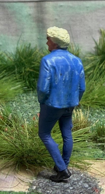 OO GAUGE railway  1/76 Scale Man Standing Waiting Detailed Train Set Model Railway