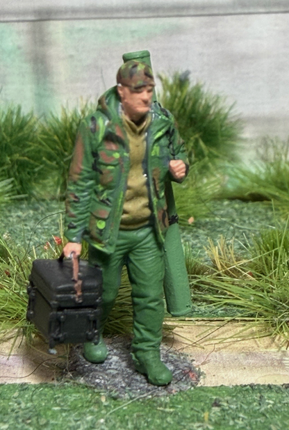 OO GAUGE figures 1/76 Scale Man FIGURE Fisherman Going Fishing Railway Figure Painted