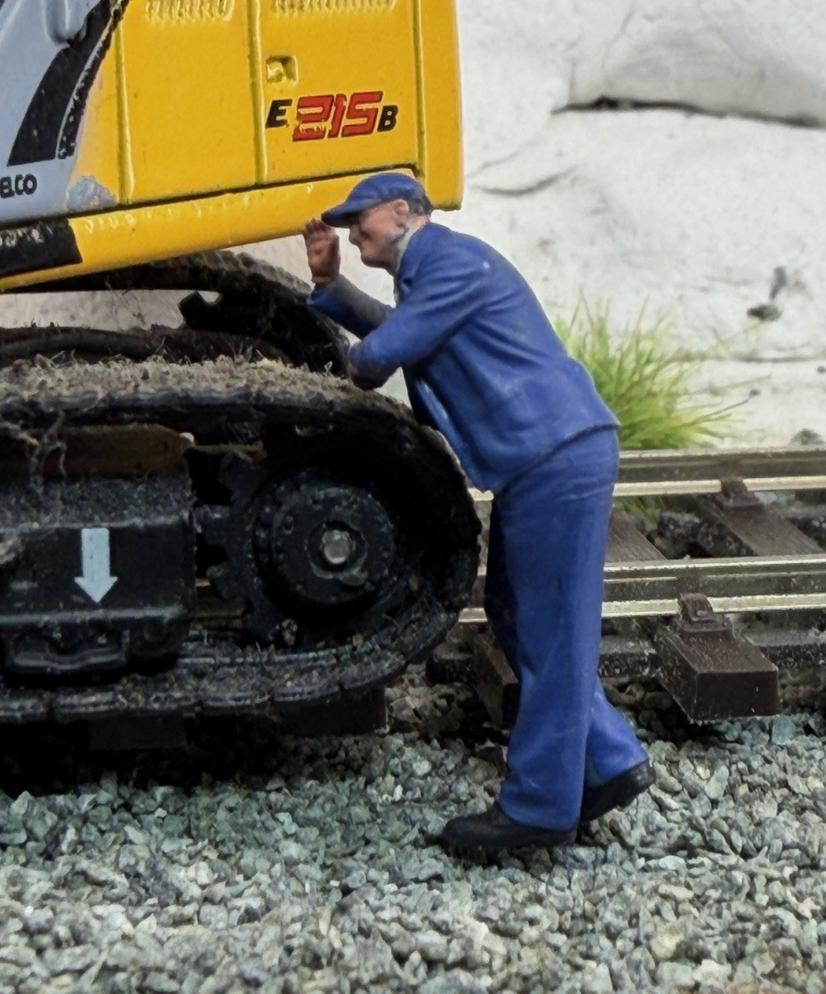 OO Gauge Railway Driver engineer Worker 1/76 Scale Model Railway Track Worker
